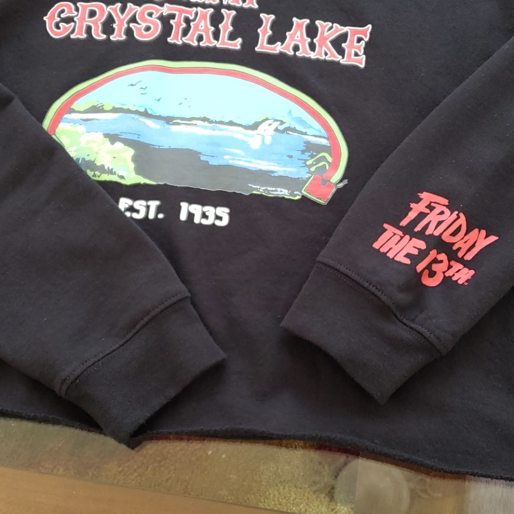 ❌SOLD❌ FRIDAY THE 13TH CAMP CRYSTAL LAKE CROP - Picture 7 of 10